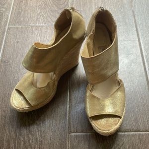 Jimmy Choo (EU 39.5/ US 7) gold glitter wedge platform sandal